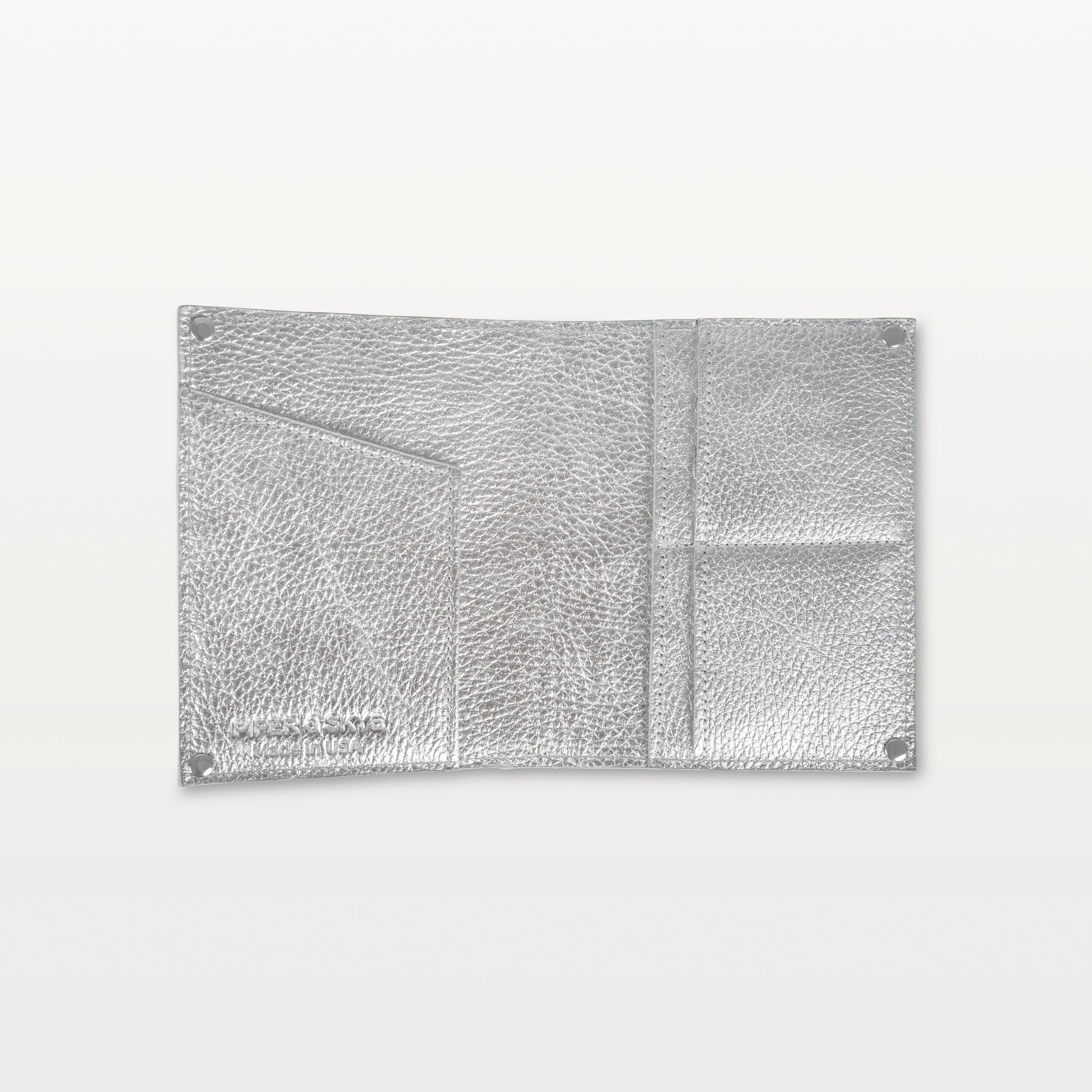 Passport Holder in Heritage Silver Alligator