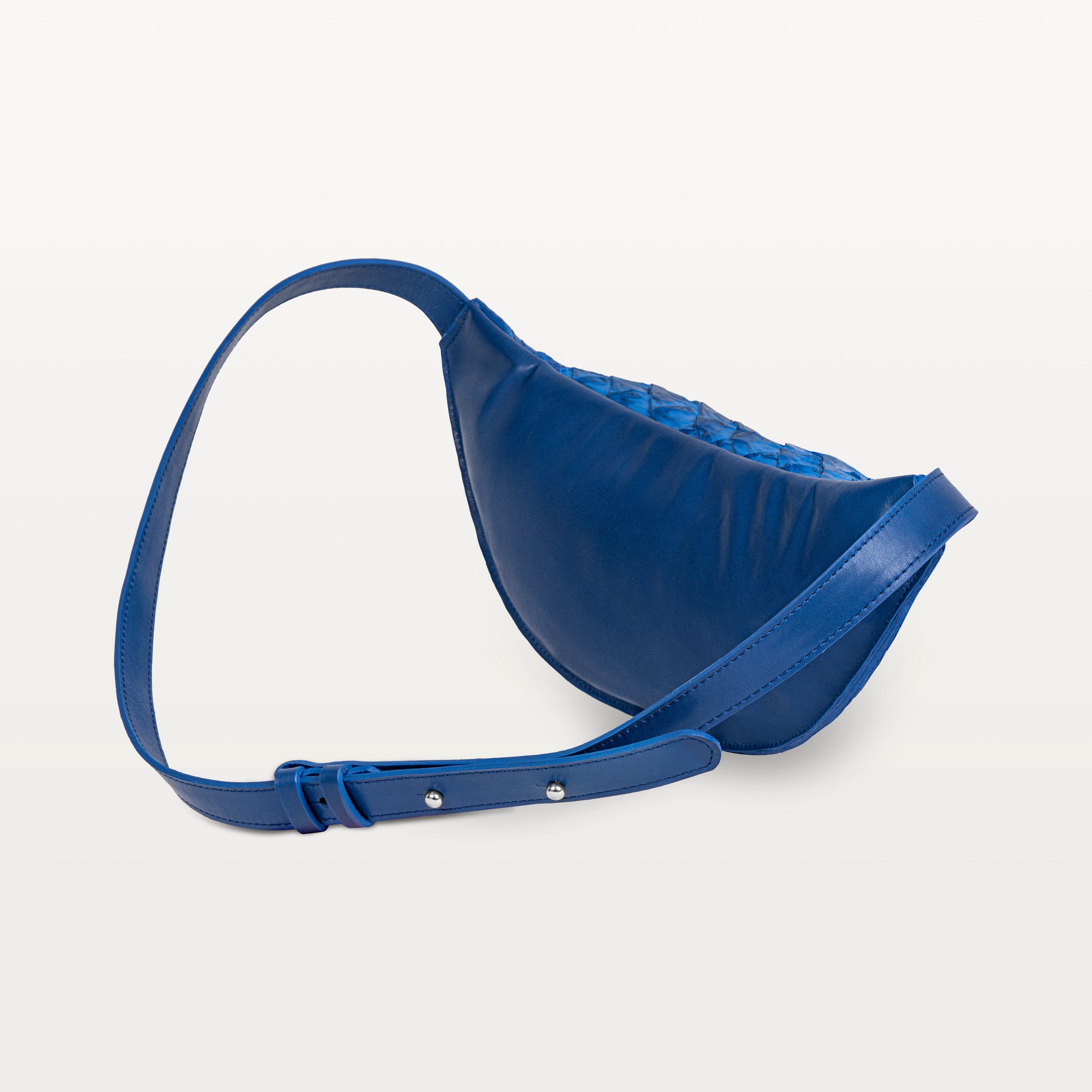 Mac Pack in Cobalt Pirarucu