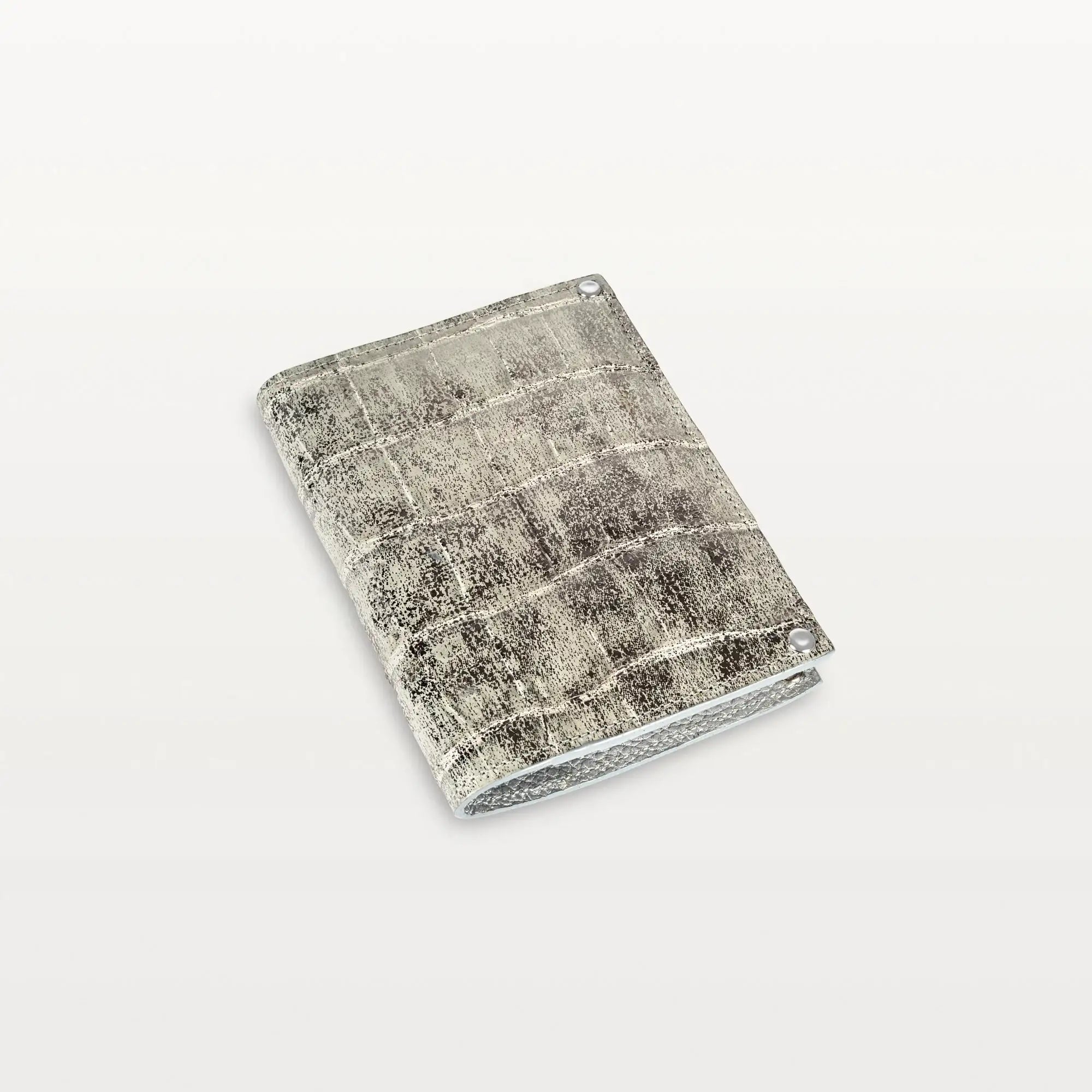 Passport Holder in Heritage Silver Alligator