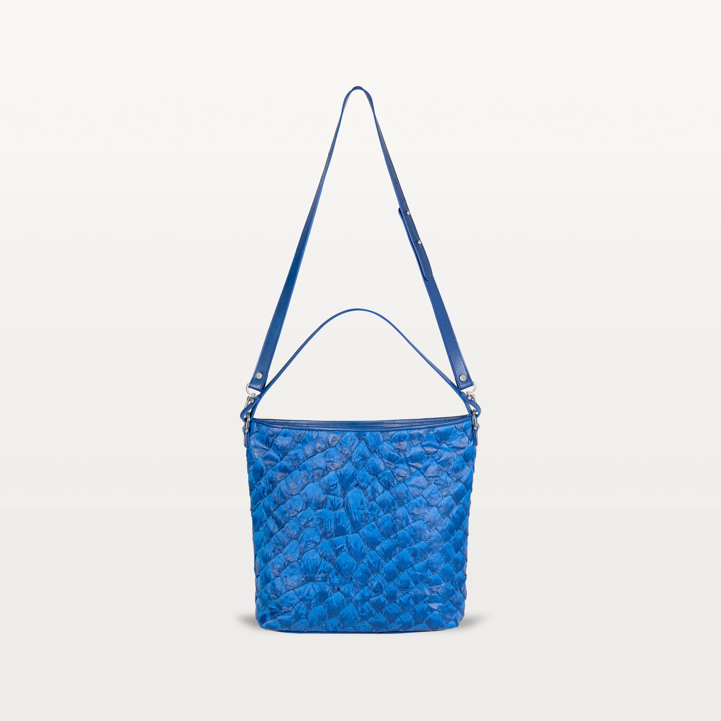 Playa in Cobalt Pirarucu